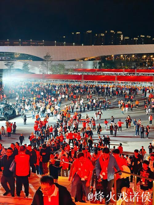 重庆和全国球迷不负国足 只盼下一次 中国足球不负你我