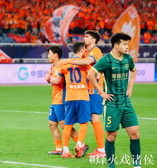 直击山东泰山4-2逆转 瓦科“救赎” 谢文能拼出胜利 直击山东泰山4-2逆转 瓦科“救赎” 谢文能拼出胜利